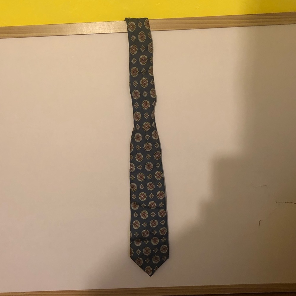 Guy Laroche Paris tie, beautiful design & material